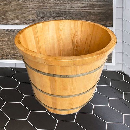 Bồn tắm gỗ Thông tròn bo viền